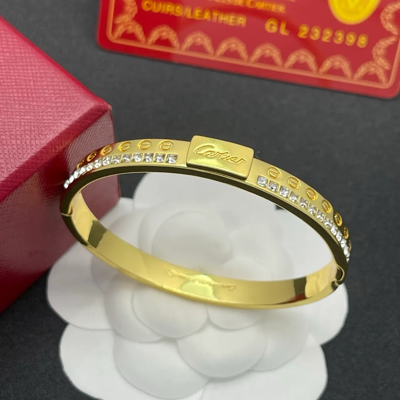Cartier Juste un Clou Bracelet en or pavé de cristal 7