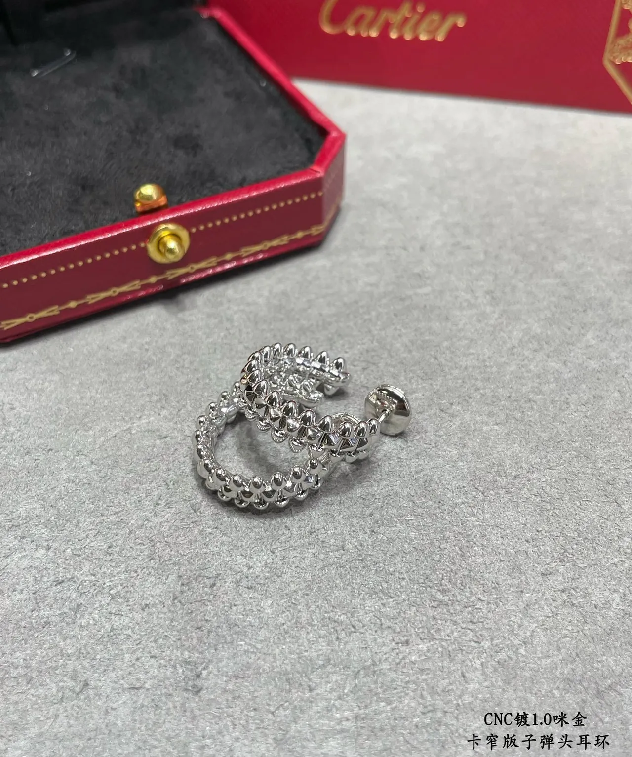 Cartier Juste un Clou Aureole Doré Blanc Étroit Pavé-Set Pierres Boucles d'oreilles 4