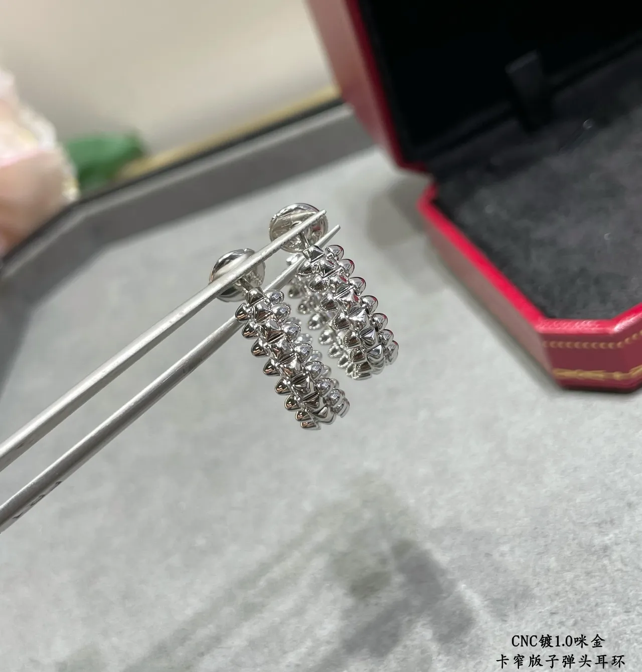 Cartier Juste un Clou Aureole Doré Blanc Étroit Pavé-Set Pierres Boucles d'oreilles 8