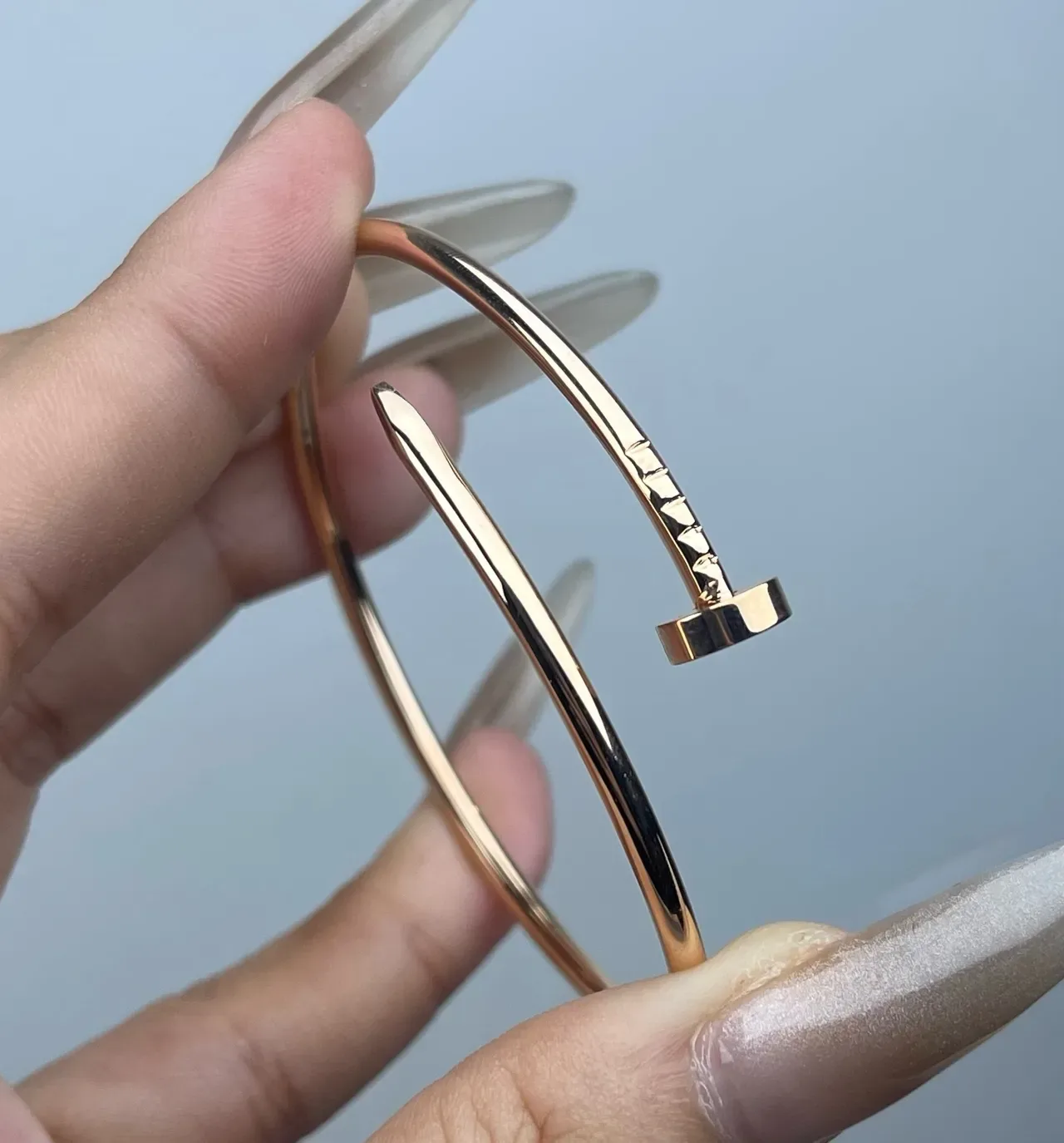 Cartier Juste un Clou Bracelet ouvert or rose motif clou 2