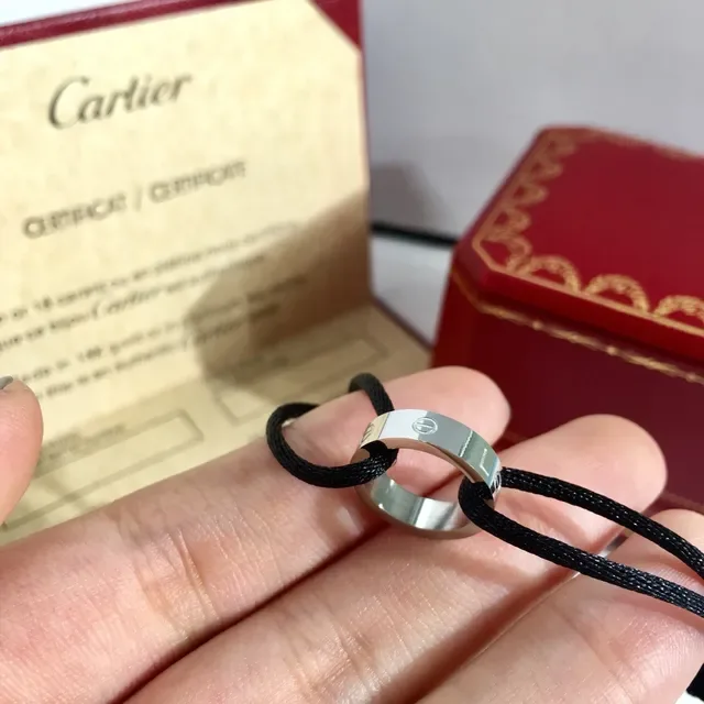 Cartier Love bracelet cordon fuchsia anneaux entrelacés 3