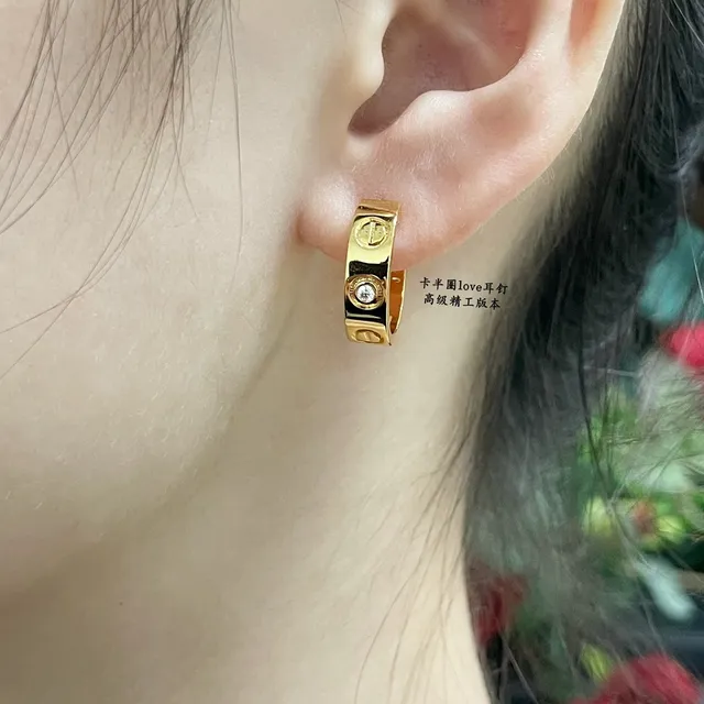 Cartier Love Demi-cerceau Motif à vis Boucles d'oreilles en diamants 7