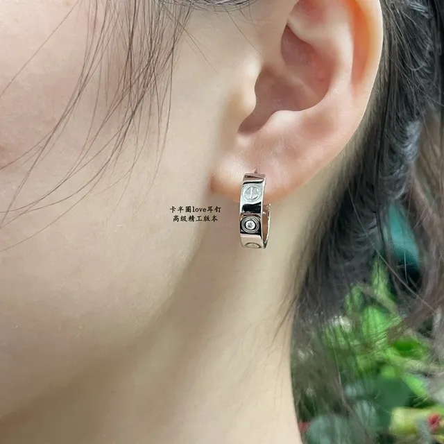 Cartier Love Demi-cerceau Motif à vis Boucles d'oreilles en diamants 8