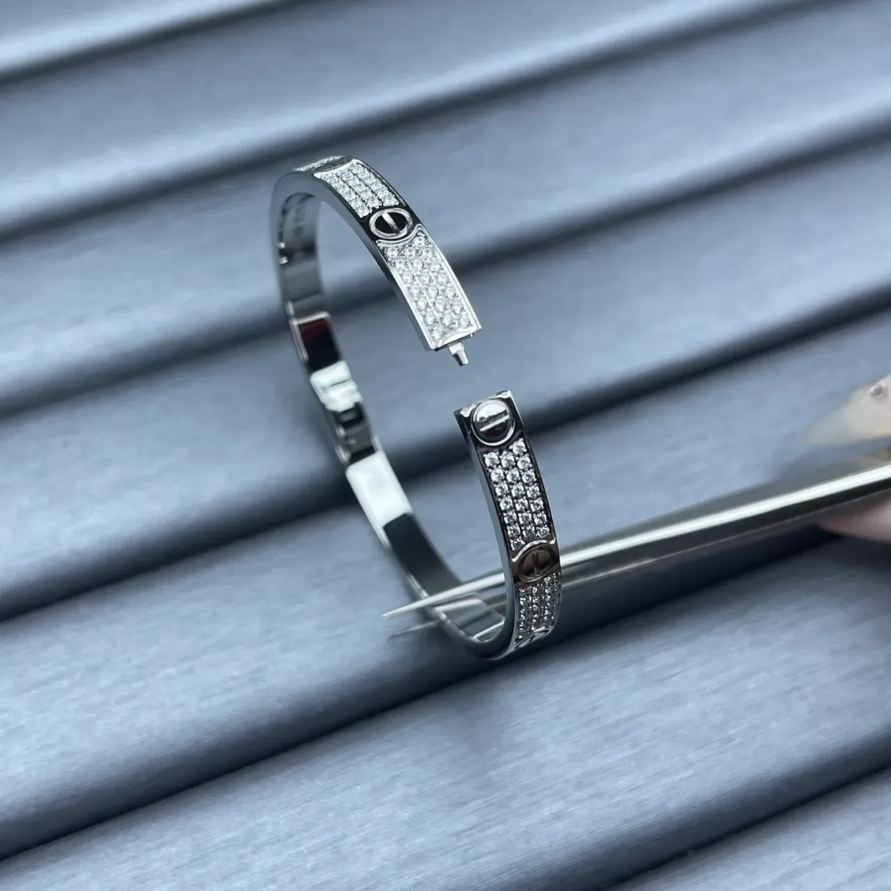 Cartier Love Bracelet Argent Or Hingé Pierres Pavé-Set 4
