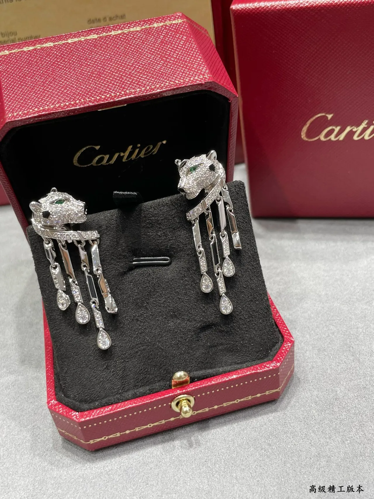 Cartier Panthère de Cartier tête de panthère diamant pavé œil d'émeraude onyx goutte boucle d'oreille 7