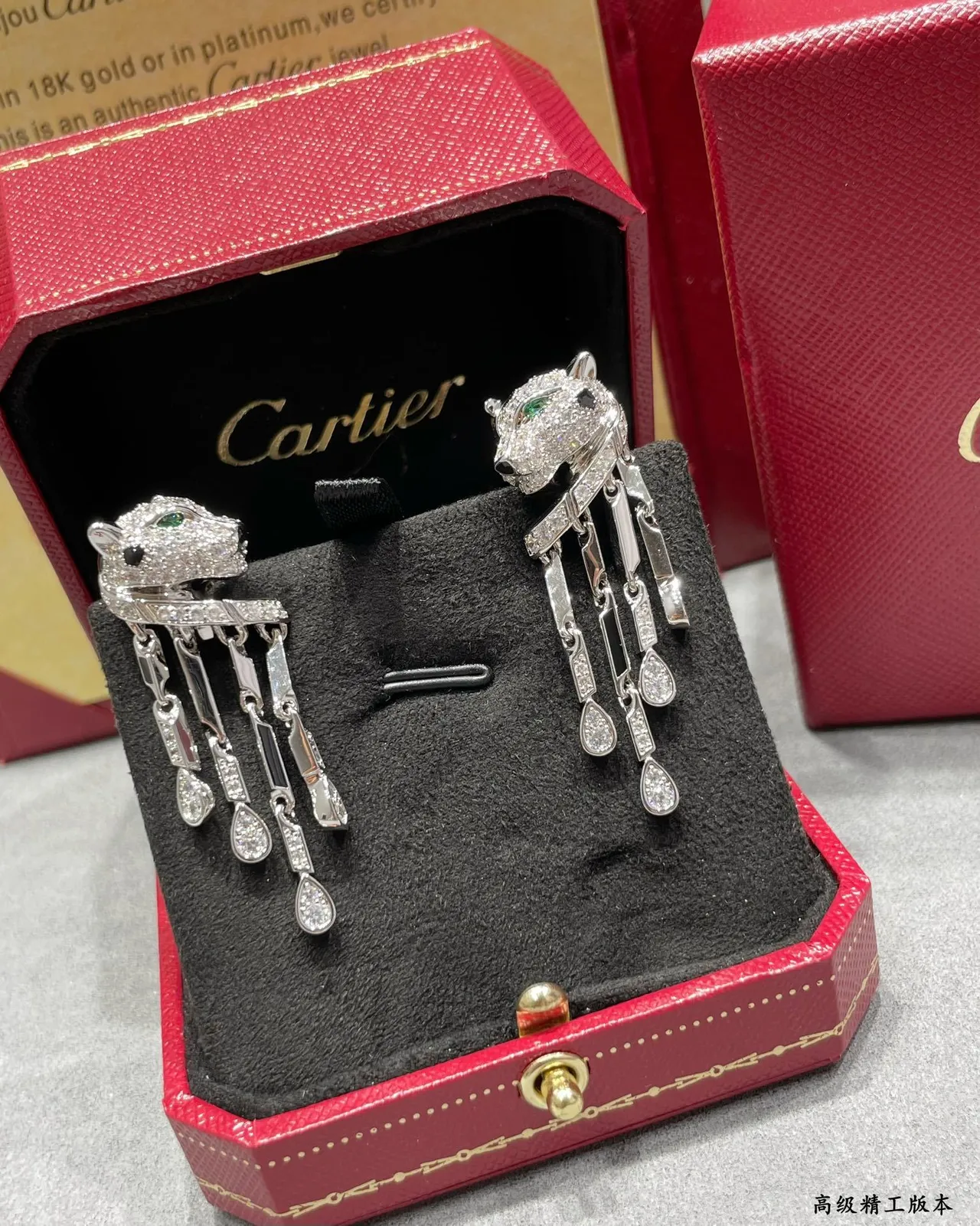 Cartier Panthère de Cartier tête de panthère diamant pavé œil d'émeraude onyx goutte boucle d'oreille 8