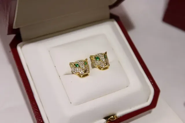 Boucles d'oreilles Cartier Panthère Or avec Tête de Panthère Verte Motif Cristaux Pavé 4