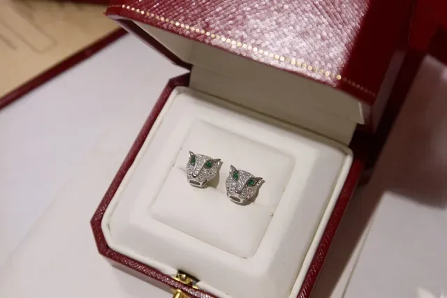 Boucles d'oreilles Cartier Panthère Or avec Tête de Panthère Verte Motif Cristaux Pavé 5