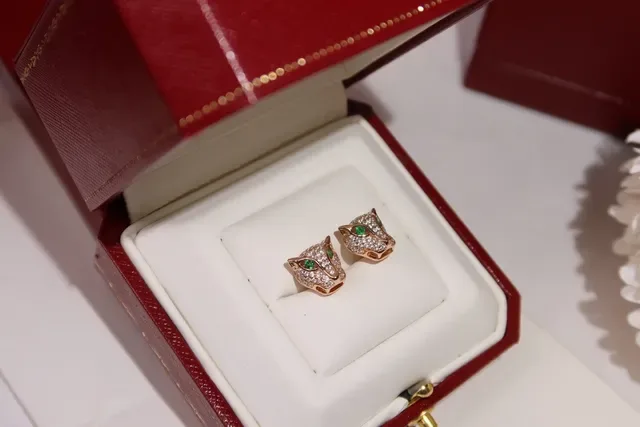 Boucles d'oreilles Cartier Panthère Or avec Tête de Panthère Verte Motif Cristaux Pavé 6
