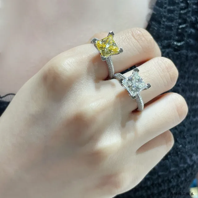 Cartier Anel de banda com diamantes Pavé de corte princesa pedra central em prata e ouro amarelo 8