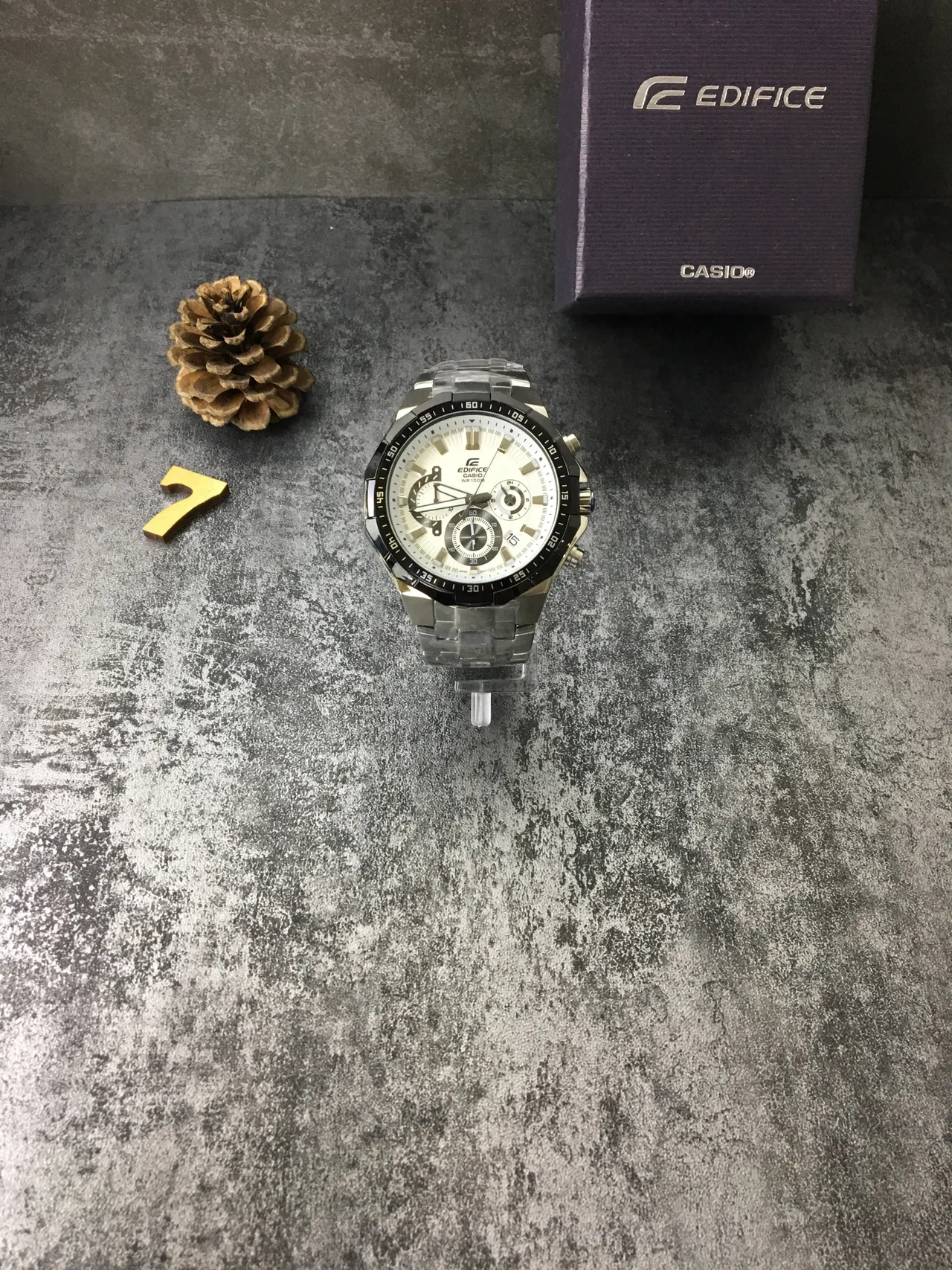 Casio Edifice Cronógrafo Dial Blanco Bisel Negro Reloj de Cuarzo 5