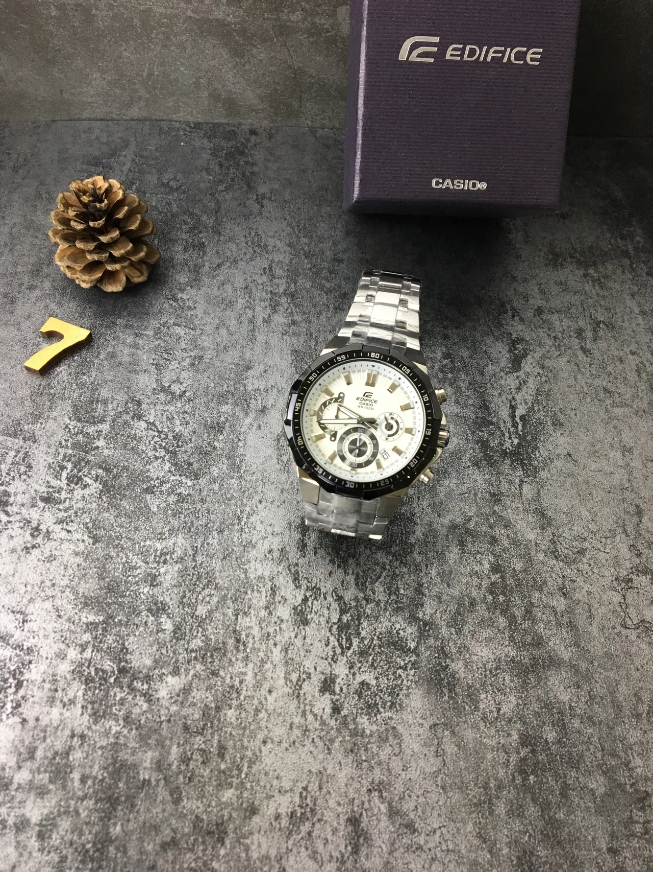 Casio Edifice Cronógrafo Dial Blanco Bisel Negro Reloj de Cuarzo 6