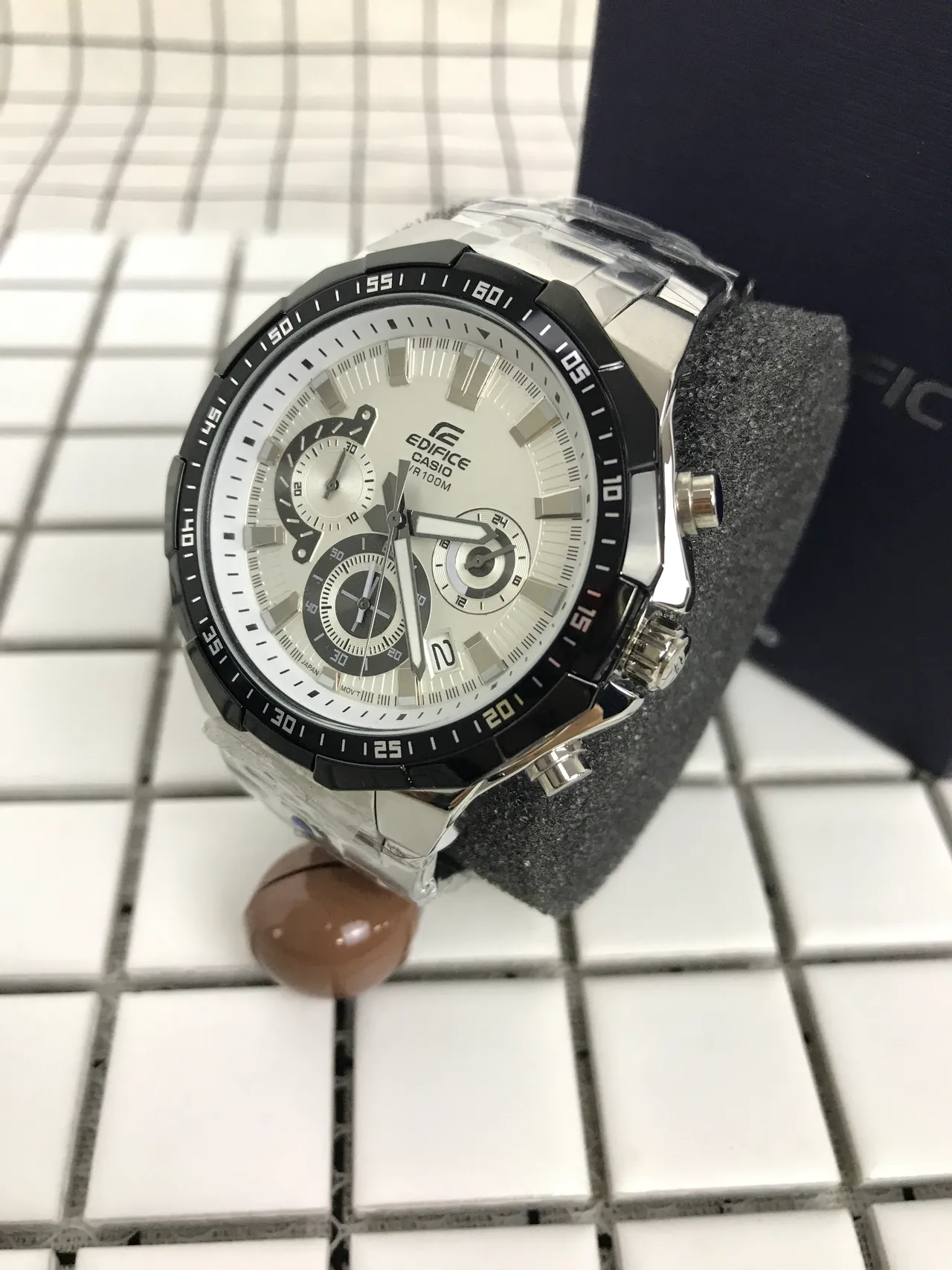 Casio Edifice Cronógrafo Dial Blanco Bisel Negro Reloj de Cuarzo 8