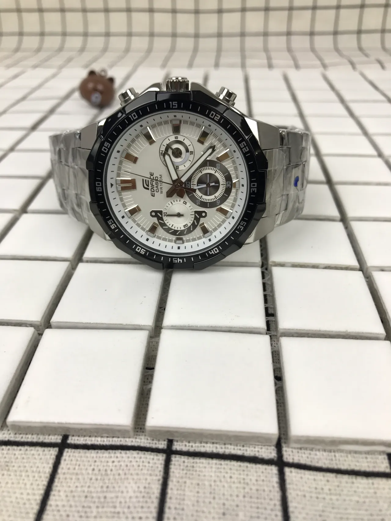 Casio Edifice Cronógrafo Dial Blanco Bisel Negro Reloj de Cuarzo 10
