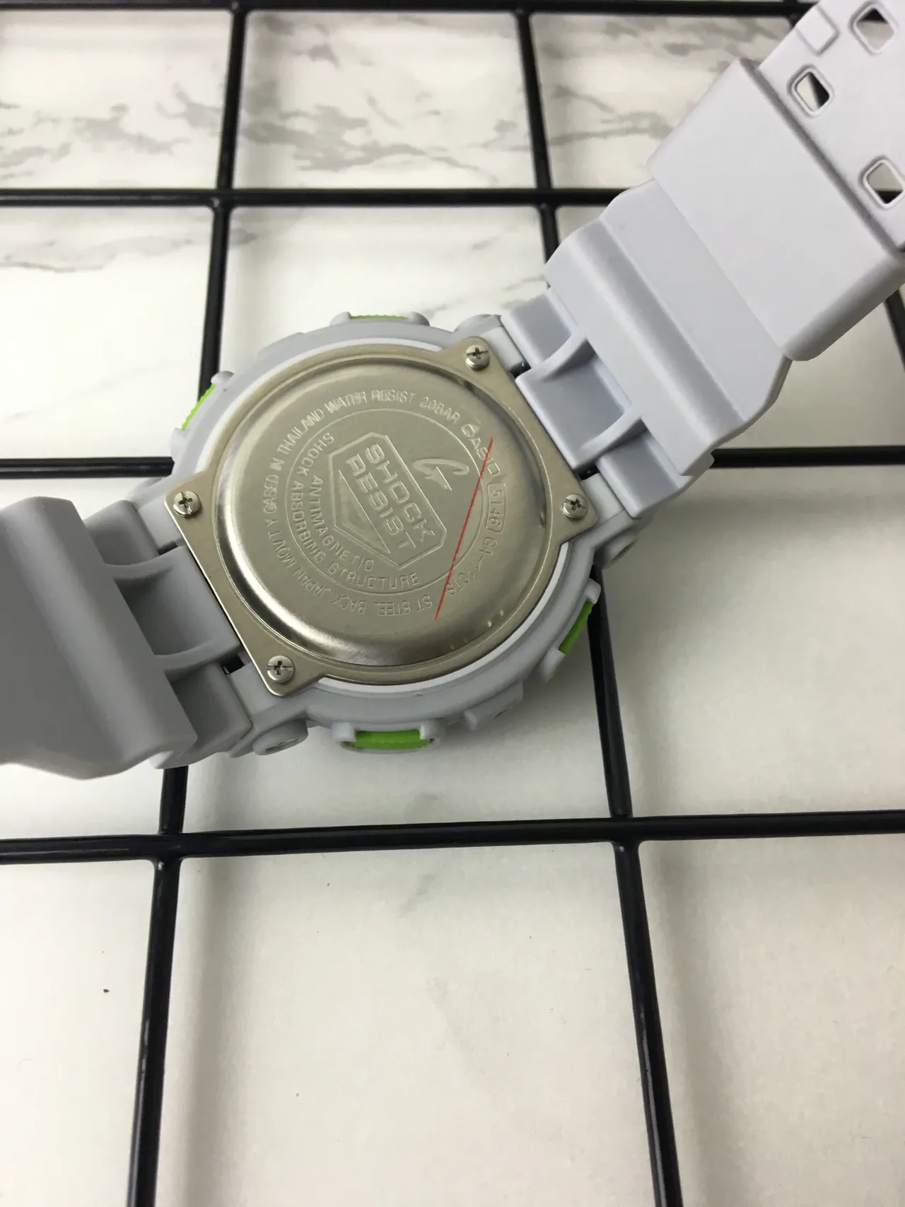 Casio G-Shock GA-100 Gris clair et vert citron Montre de sport 5