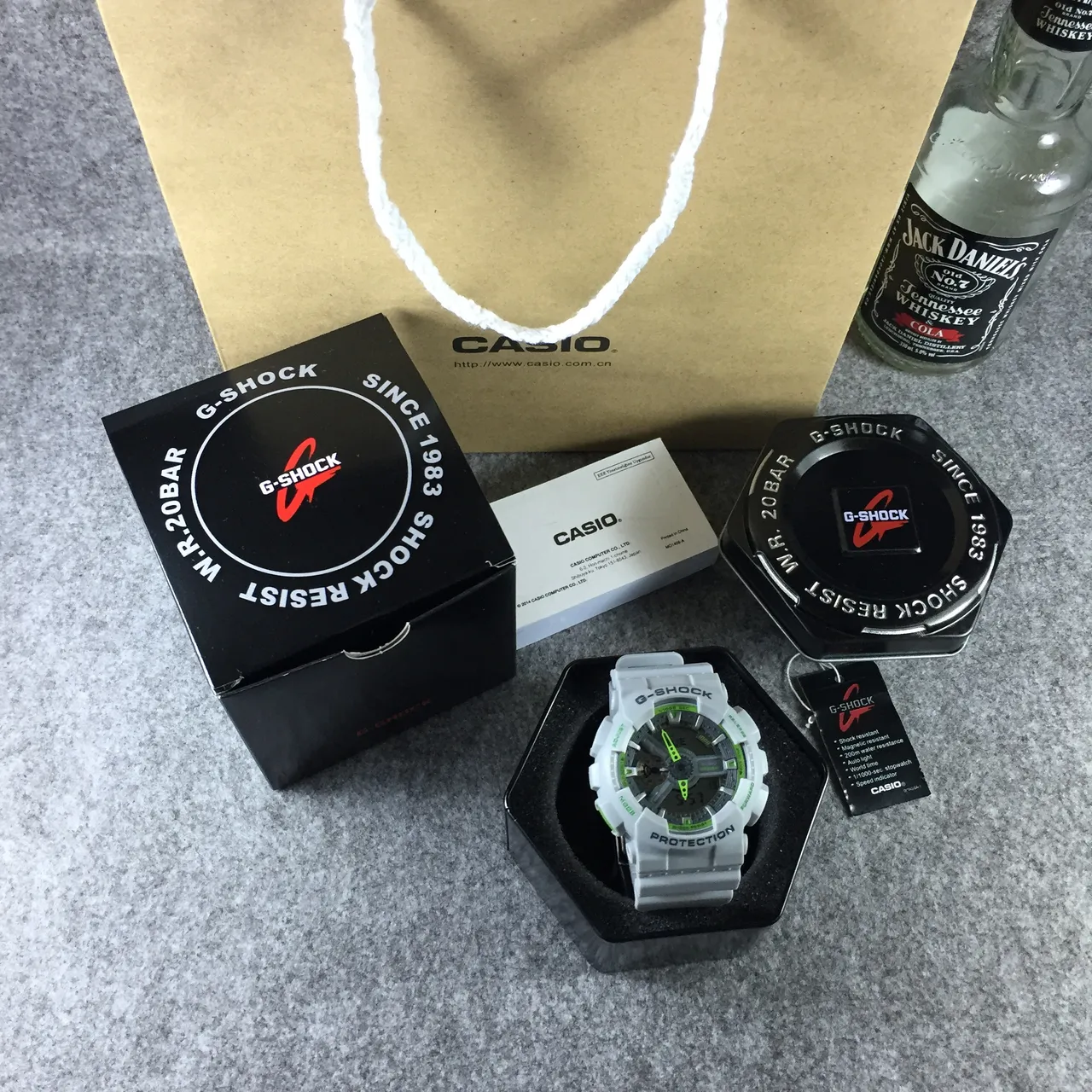 Casio G-Shock GA-100 Gris clair et vert citron Montre de sport 7