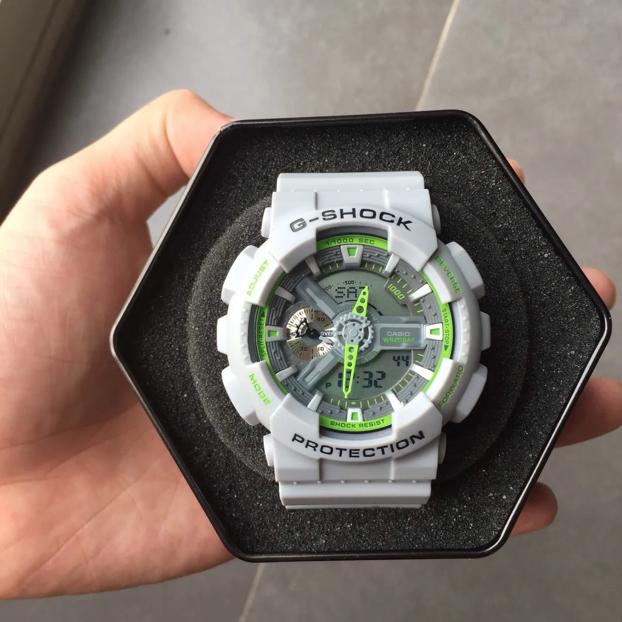 Casio G-Shock GA-100 Gris clair et vert citron Montre de sport 14