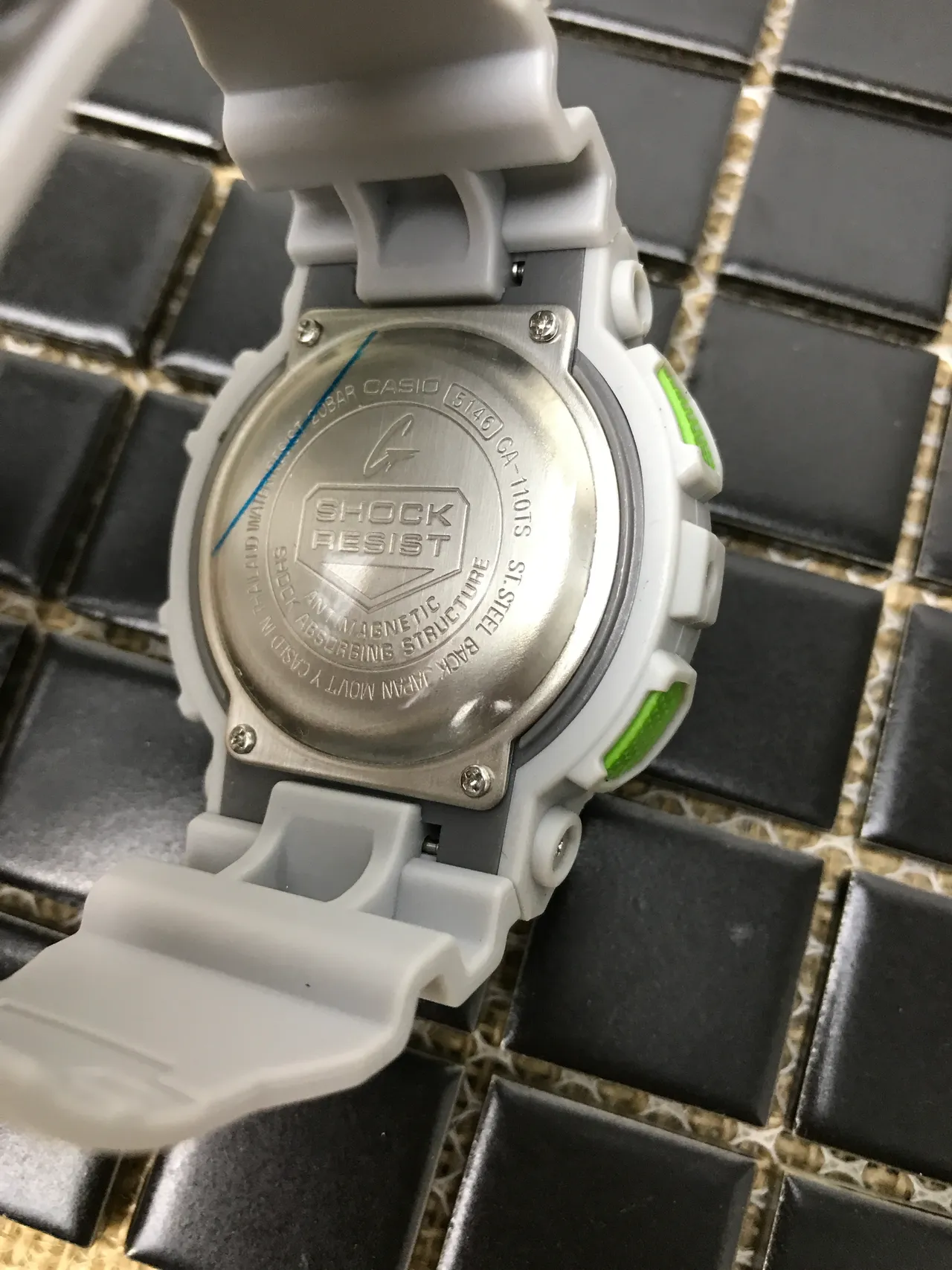 Casio G-Shock GA-100 Gris clair et vert citron Montre de sport 15