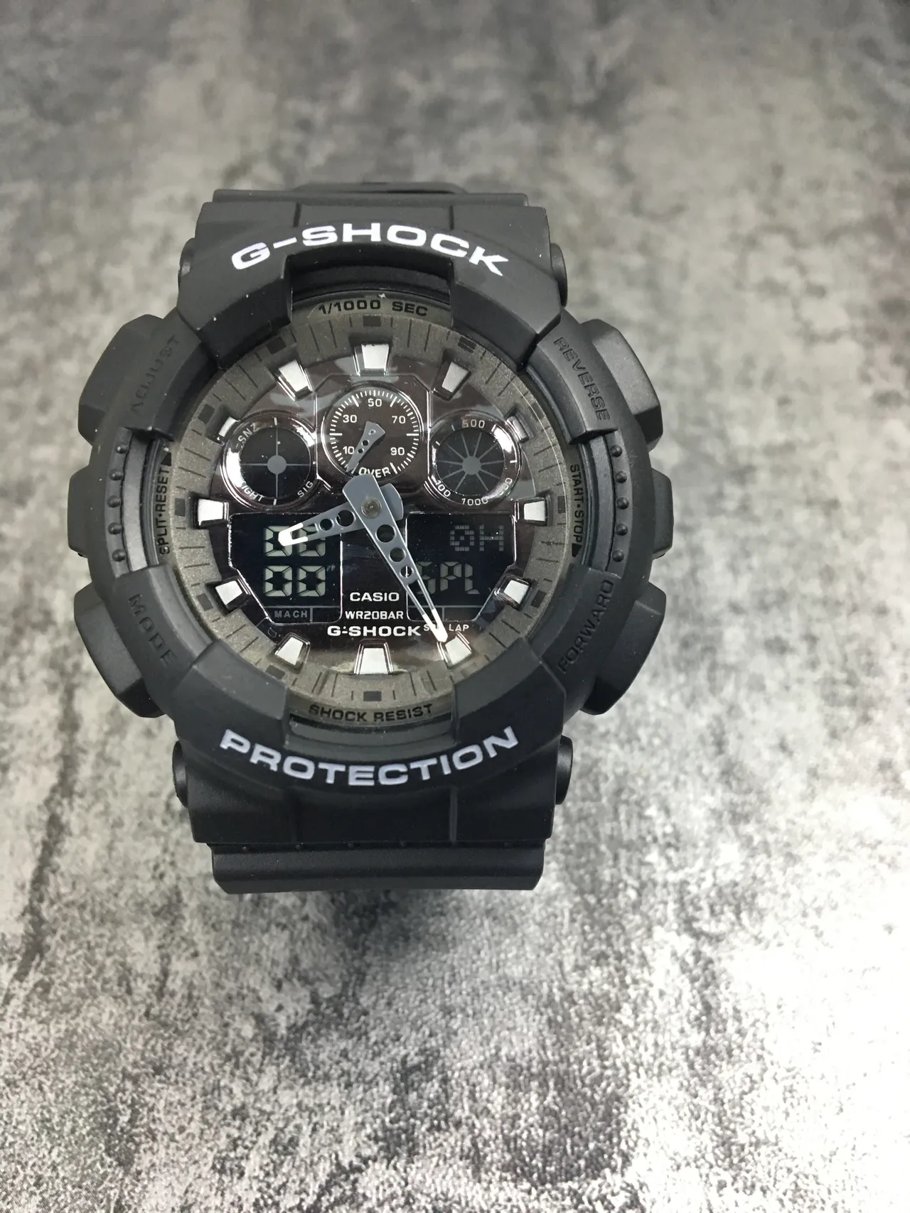 Casio G-Shock GA-100 Montre Sport en Résine Noire Mate 8