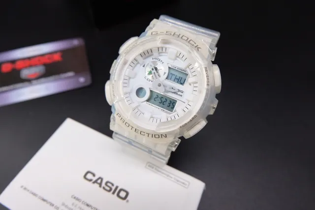 Casio G-Shock GA-100 Montre Sport en Résine Translucide 2