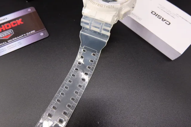Casio G-Shock GA-100 Montre Sport en Résine Translucide 5
