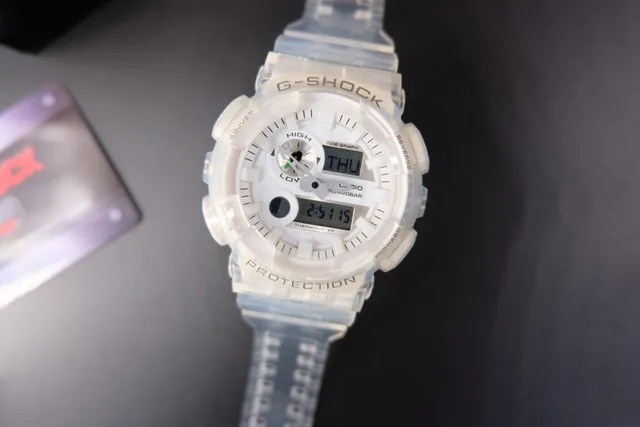 Casio G-Shock GA-100 Montre Sport en Résine Translucide 6