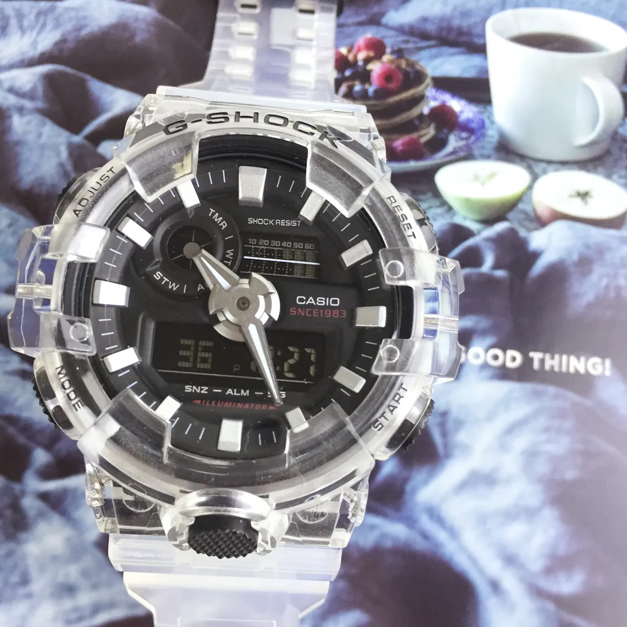 Casio G-Shock GA-100 Montre Sport en Résine Transparente 3