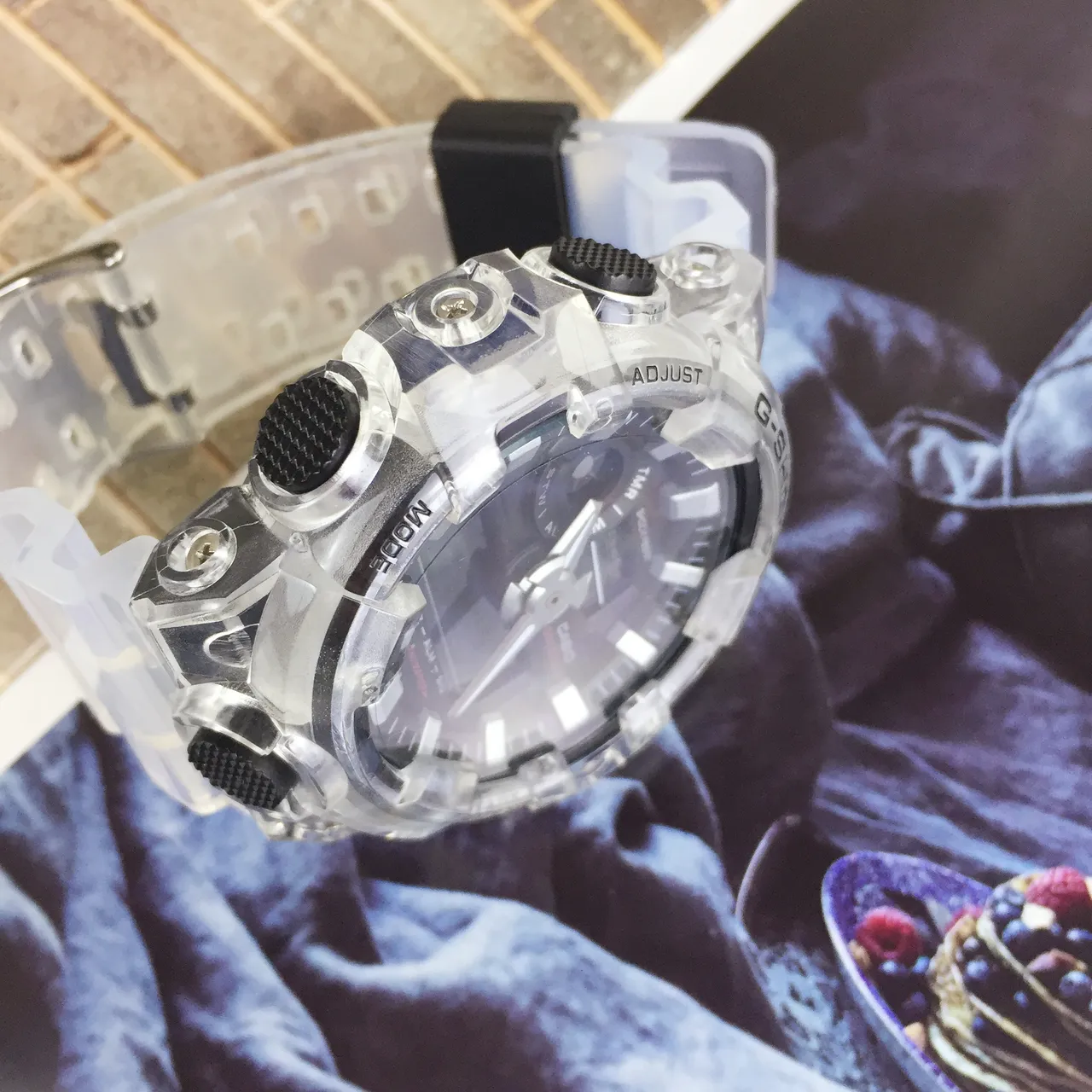 Casio G-Shock GA-100 Montre Sport en Résine Transparente 5