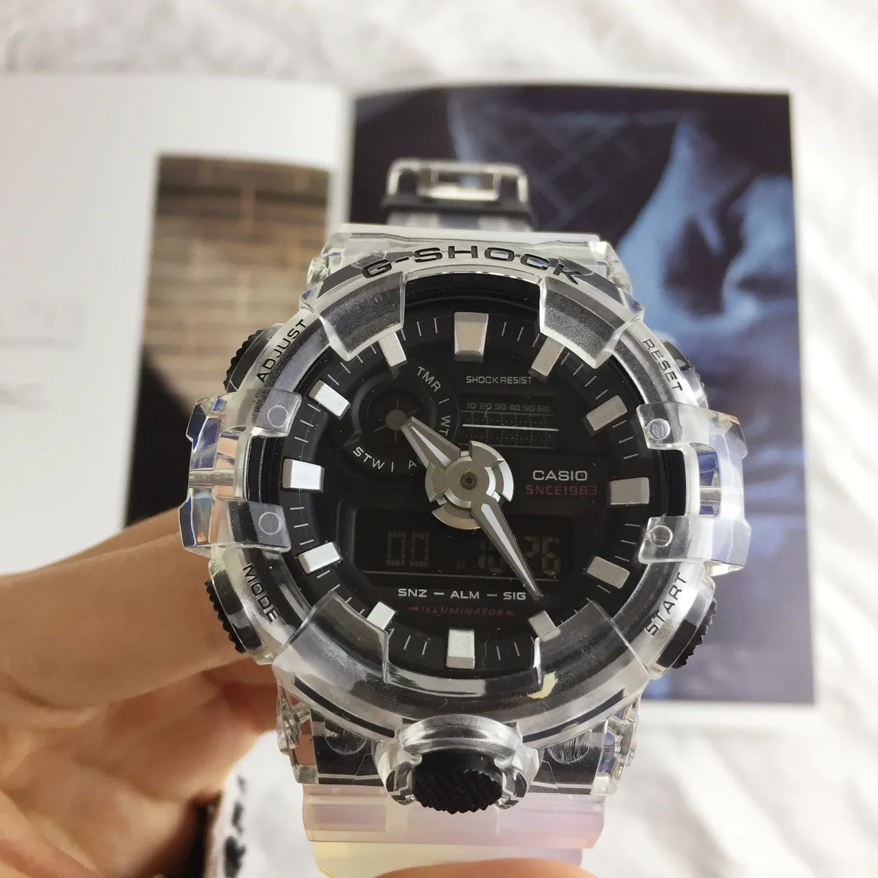 Casio G-Shock GA-100 Montre Sport en Résine Transparente 7