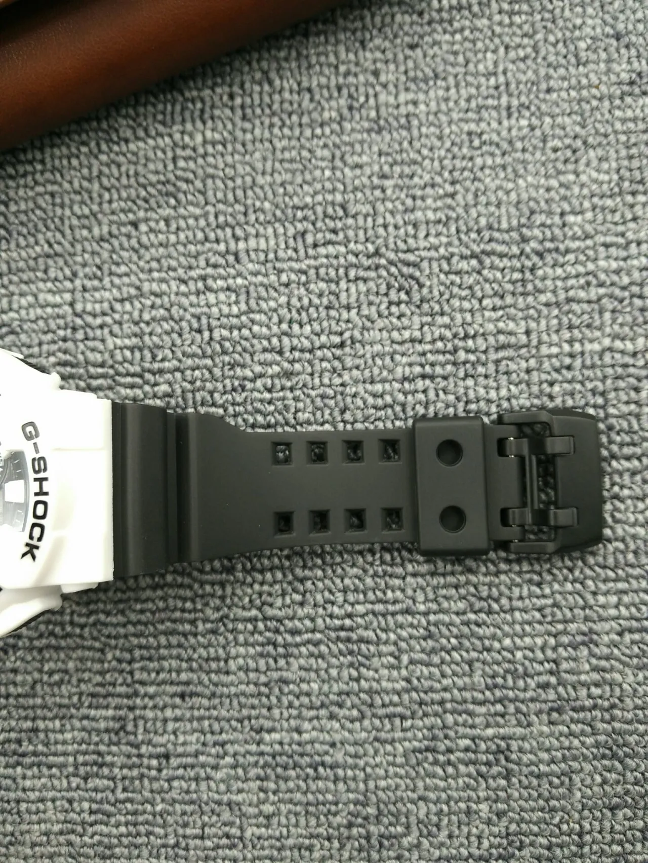 Casio G-Shock GA-100 Montre Sportive Blanche et Noire 3