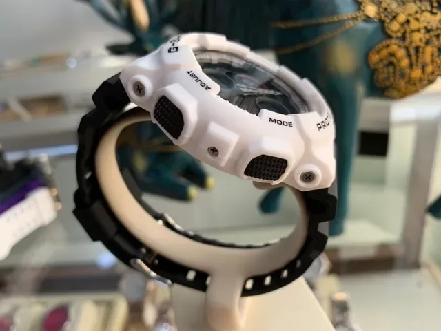 Casio G-Shock GA-100 সাদা ও কালো স্পোর্টস ওয়াচ 4