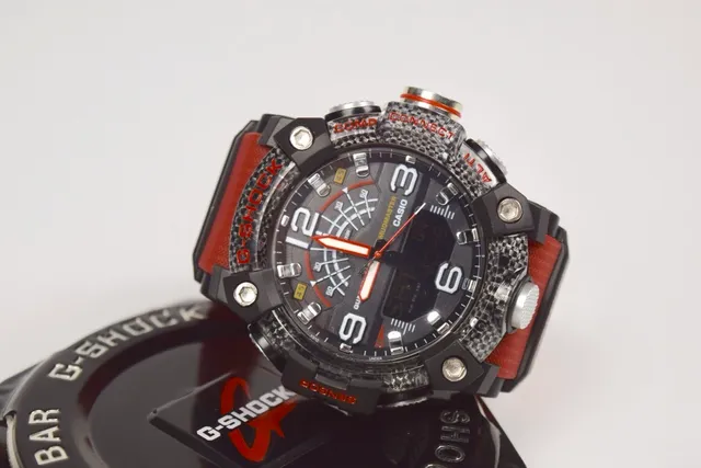 Casio G-Shock Mudmaster fibre de carbone et montre sportive rouge 2