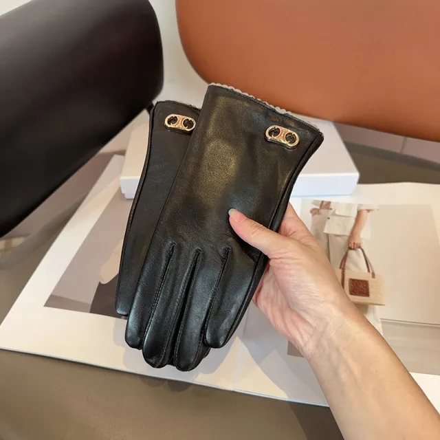 Celine Triomphe Luvas de couro preto e branco lisas com punho franzido 2
