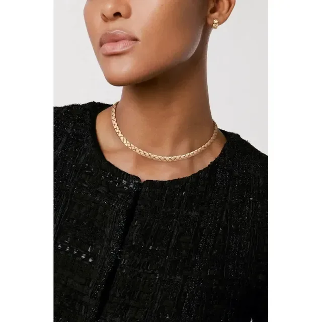 Chanel Bijoux Fantaisie Collar Choker con eslabones de diamante acolchados en tono dorado 2