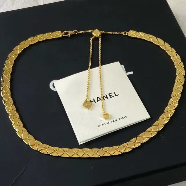 Chanel Bijoux Fantaisie Collar Choker con eslabones de diamante acolchados en tono dorado 6