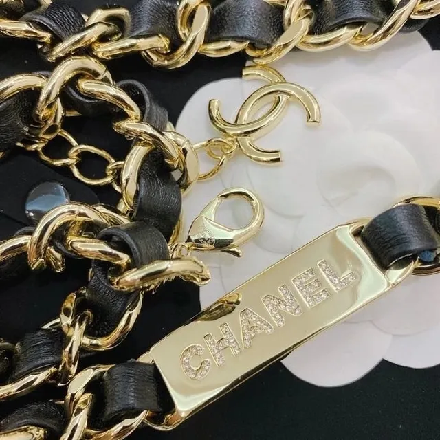 Chanel Sac Tote Noir Doré Satin-Like avec Hardware Interlocking CC 4