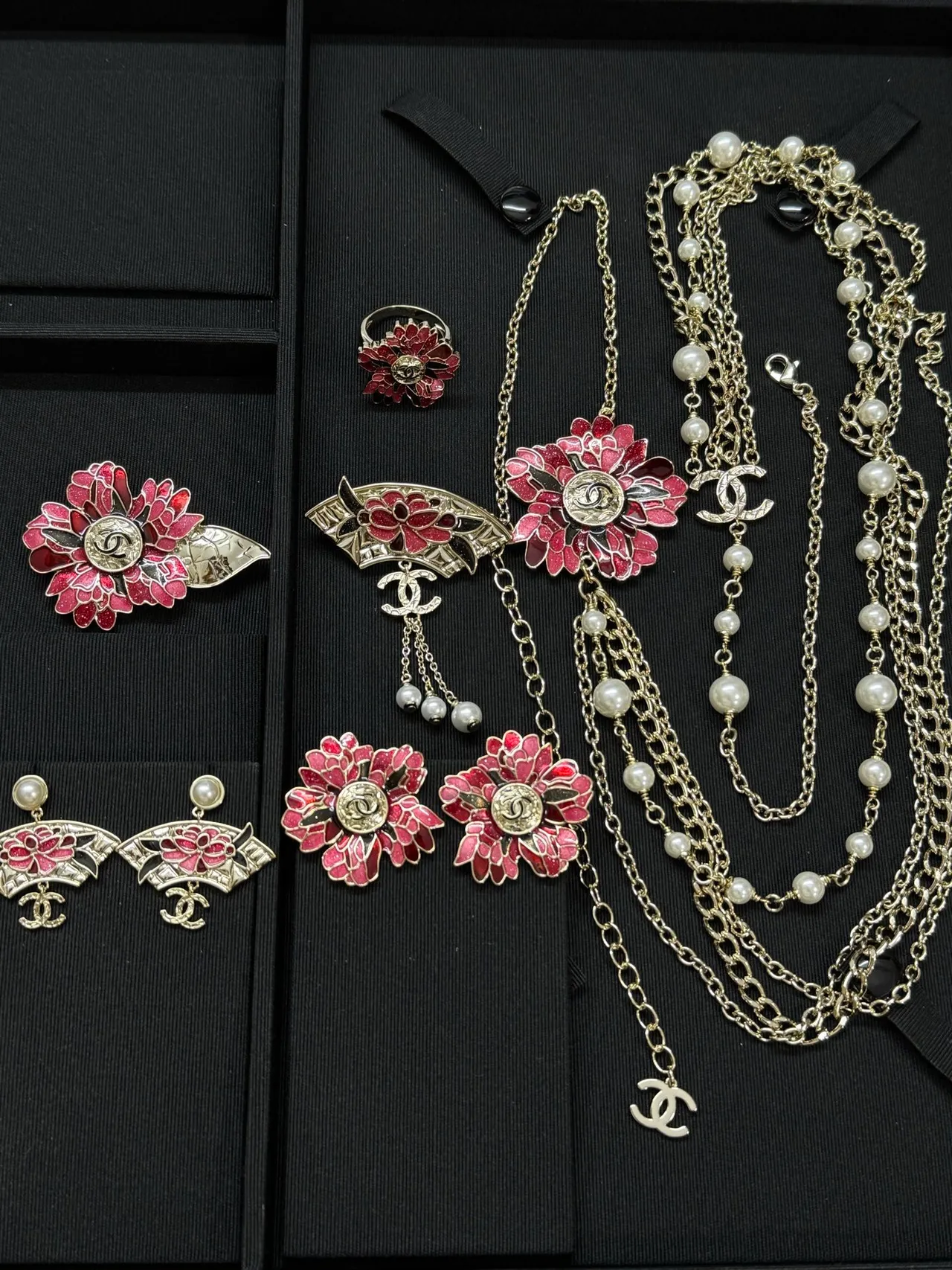 Chanel Camellia Pearl and Chain Necklace 4
