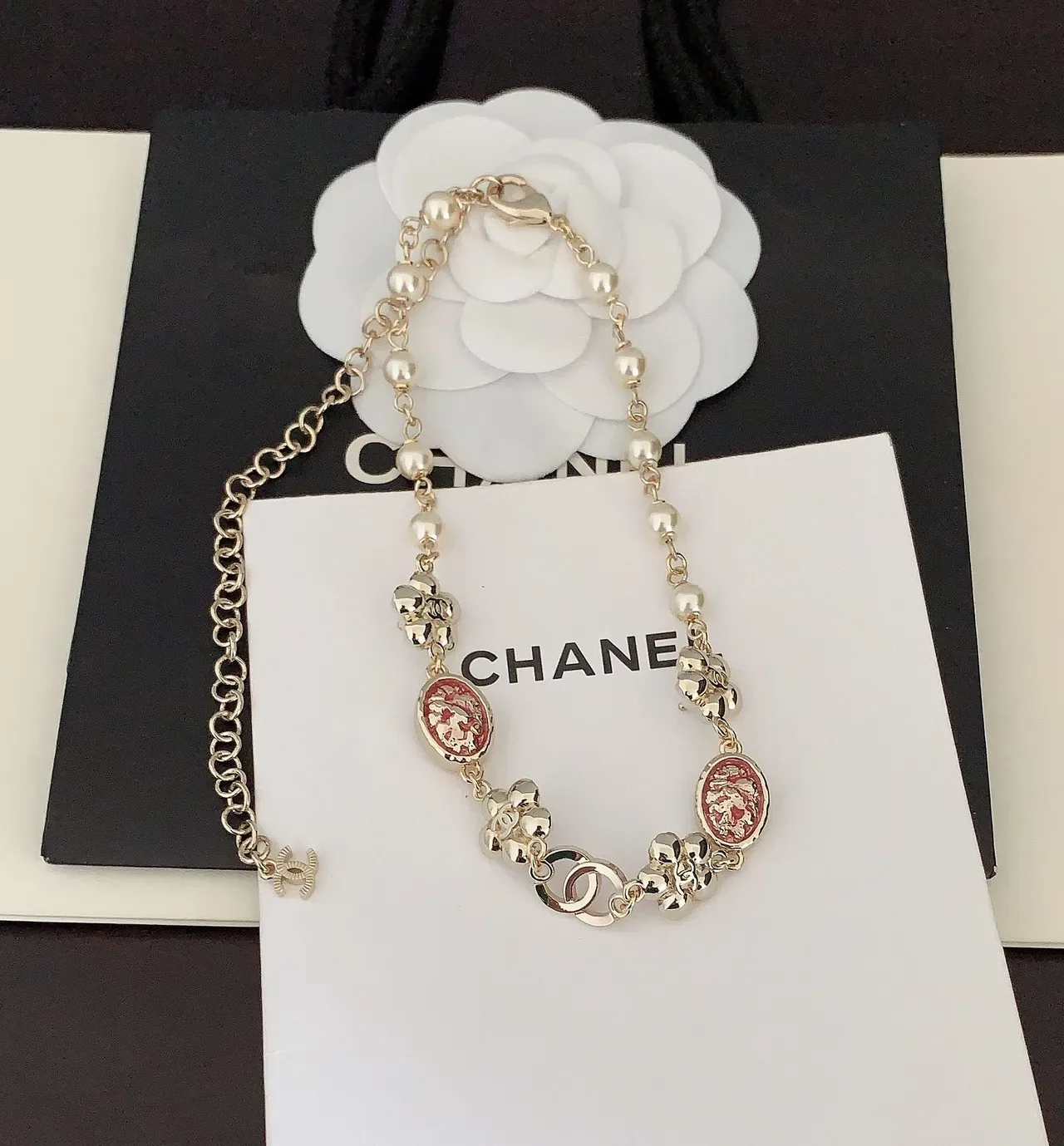 Collier Chanel Camélia Perle et Émail Rouge 2