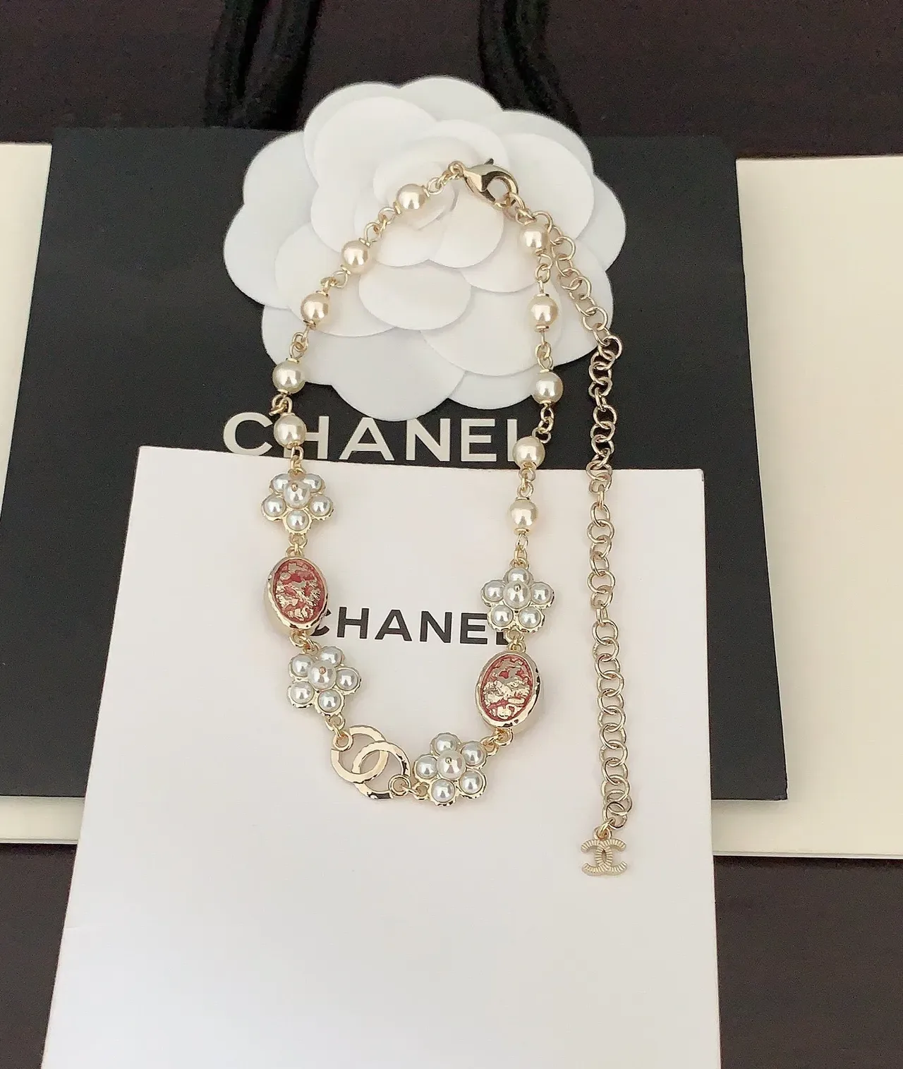 Collier Chanel Camélia Perle et Émail Rouge 3