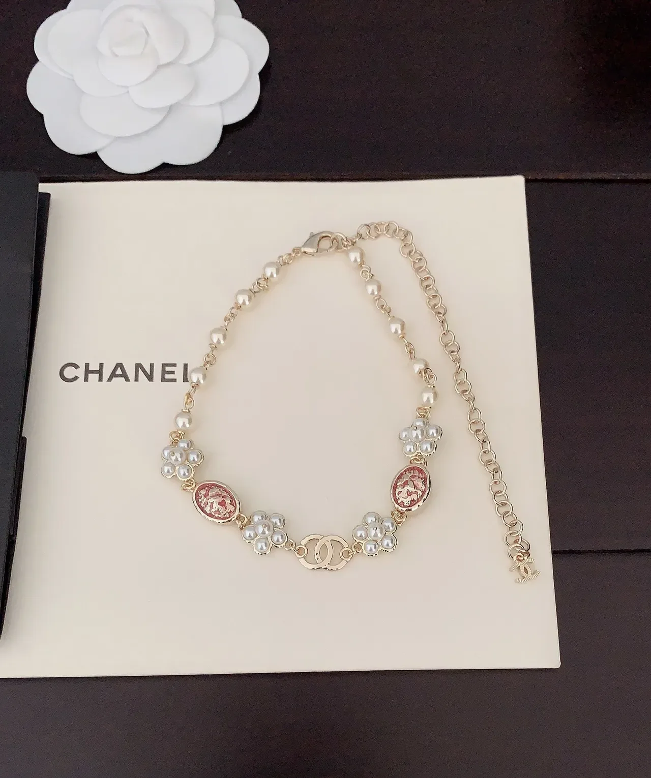 Collier Chanel Camélia Perle et Émail Rouge 4