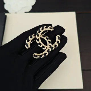 Chanel CC কালো সোনা interlocking logo চেইন-লিংক বিবরণ ব্রোচ