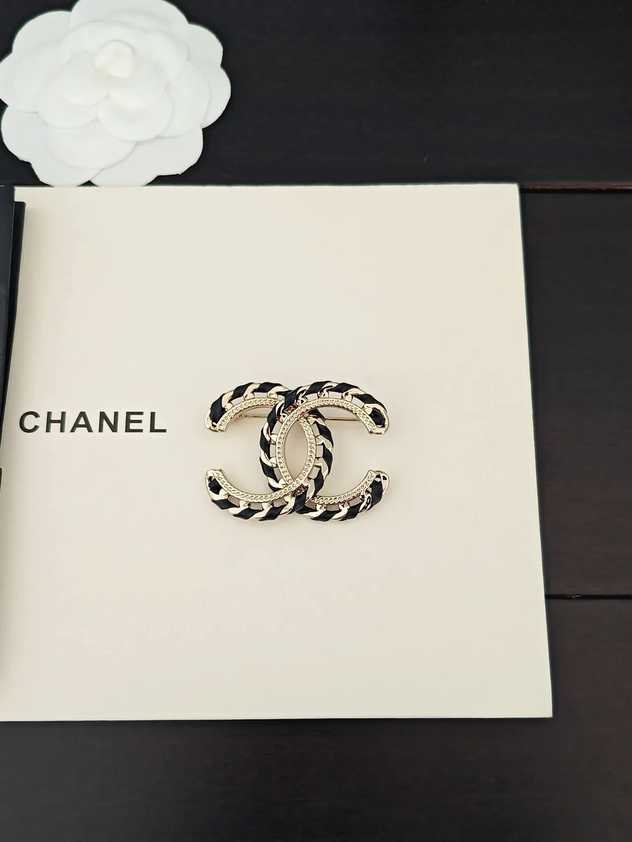 Chanel CC Black Gold Interlocking Logo Chain-Link Detail Brooch 4