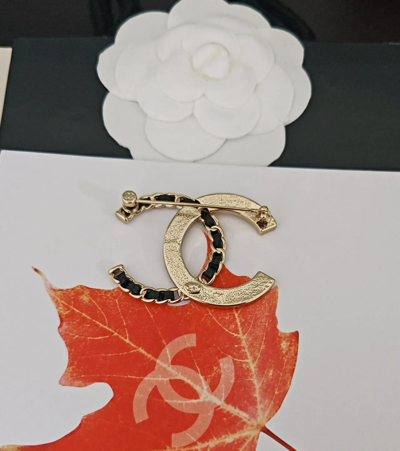 Chanel CC Brooch Or Mat Ruban Noir Cristal Pavé Broche 2