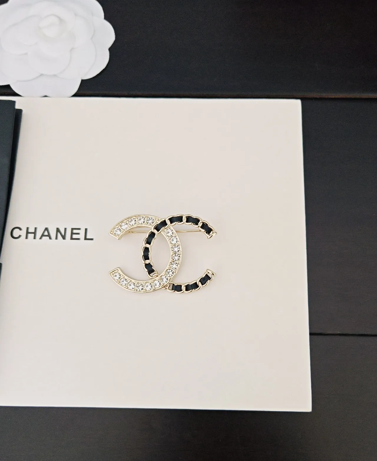 Chanel CC Brooch Or Mat Ruban Noir Cristal Pavé Broche 4