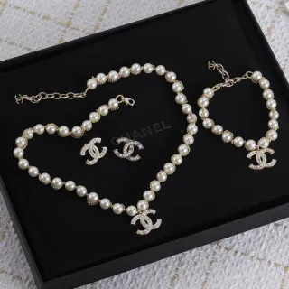Chanel CC Logo मोती सेट सफेद सोना डोर क्रिस्टल सजाया हुआ हार