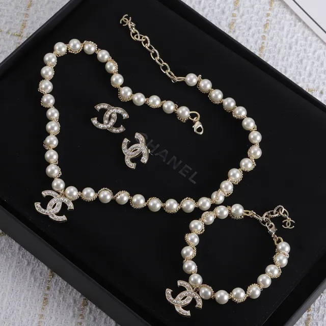 Chanel CC Logo Pearl Set White Gold Strand Crystal-Embellished Necklace 8