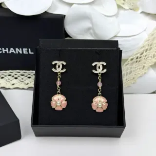 Chanel CC Logo 粉色搪瓷花朵珍珠耳坠
