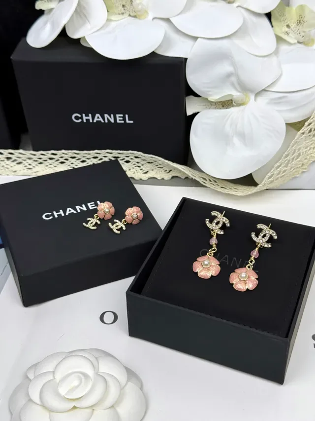 Chanel CC Logo 粉色搪瓷花朵珍珠耳坠 3