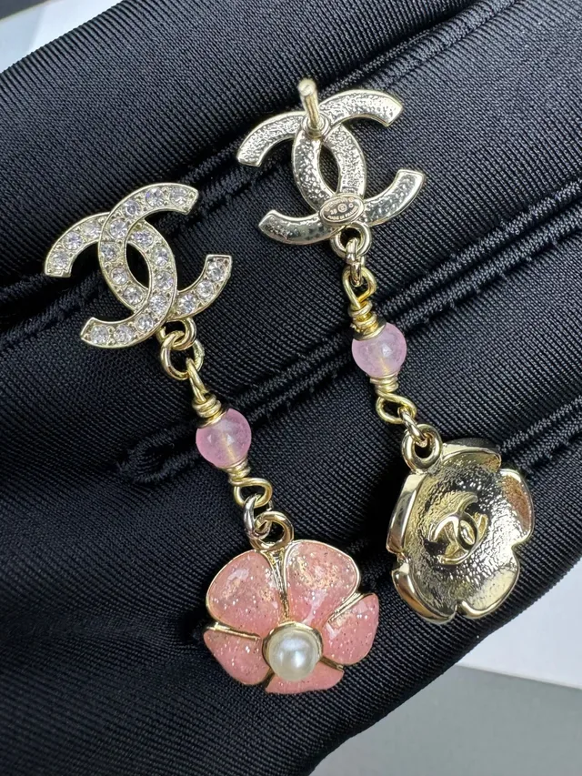 Chanel CC Logo 粉色搪瓷花朵珍珠耳坠 4