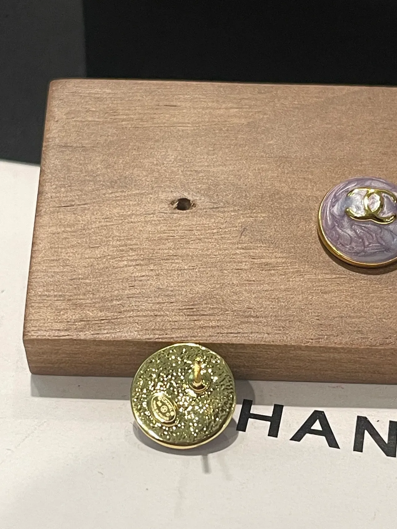 Chanel CC Boucles d'oreilles Stud Violet Doré Ronde Émaillé 6